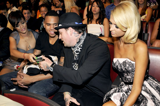 rihanna chris brown fight pictures. Chris Brown Vs Rihanna Fight